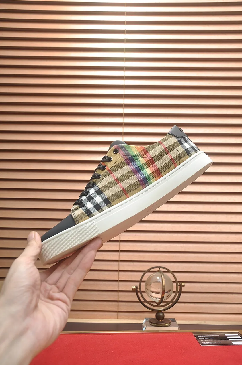 Men's shoes💰480💶[Burberry] (cowhide lining) classic low-top sneakers｜Imported cowhide with classic plaid fabric｜Cow leather lining｜Original outsole｜Fine workmanship and comfortable to wear Size: 38-44 (customized at 45)